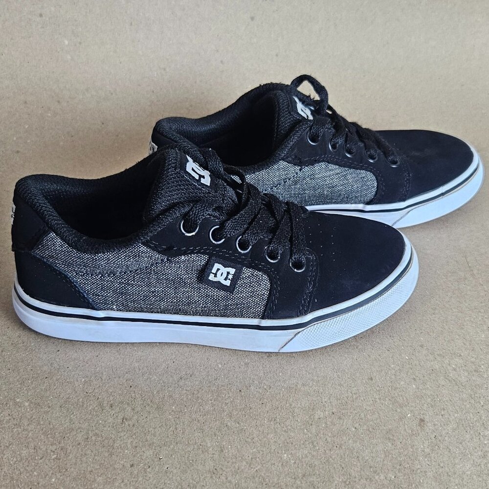 DC Shoe Co. size 11 Little kid
